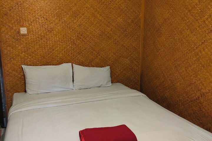 Room 3 of 16