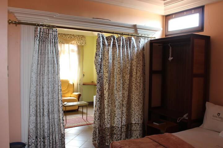 Room 9 of 42