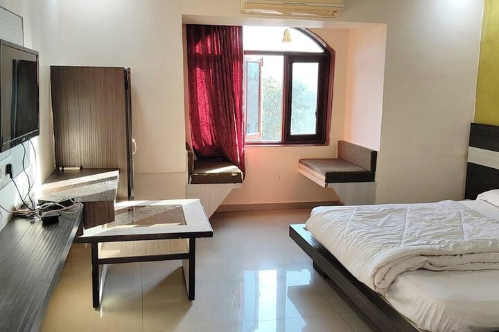 Room 10 of 124