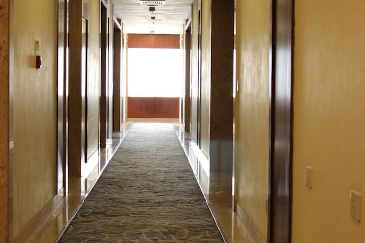 Ballroom/Hall 74 of 75
