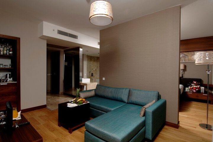 Room 32 of 69
