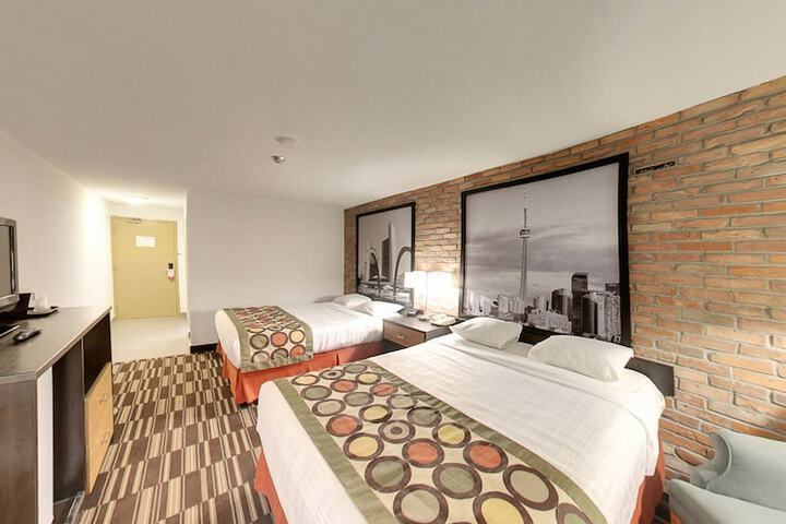 Room 5 of 9