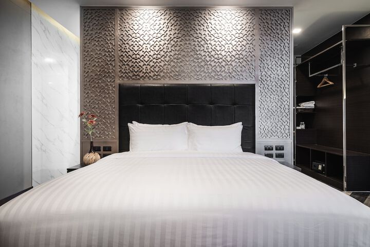 Room 12 of 42