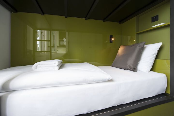 Room 10 of 80