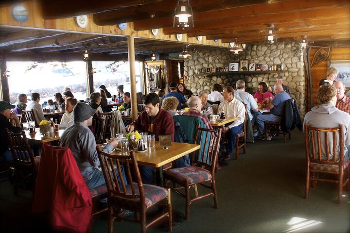 Dining 19 of 41