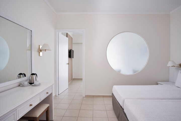Room 4 of 212