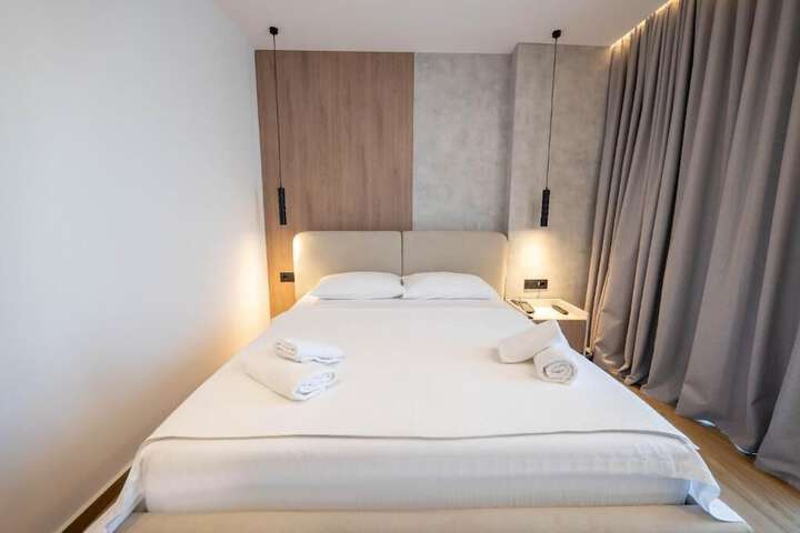 Room 12 of 80