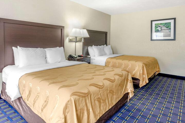 2 Queen Beds (12 of 12)