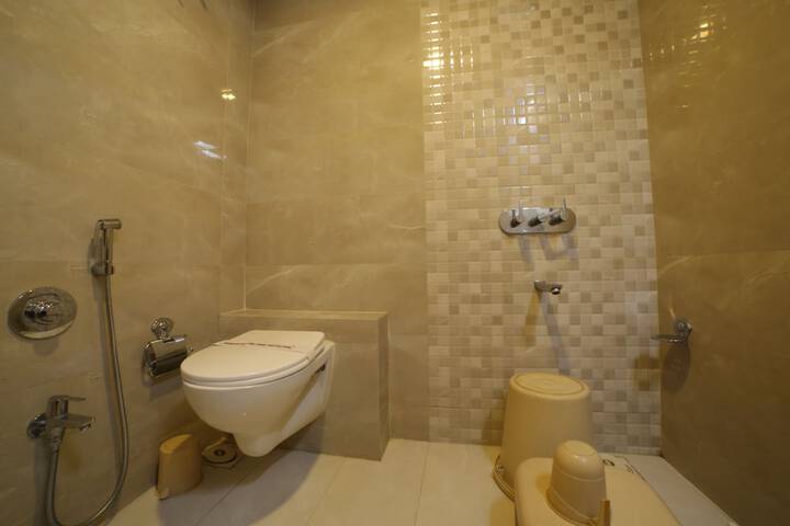 Room 8 of 32