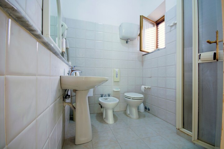Room 18 of 37