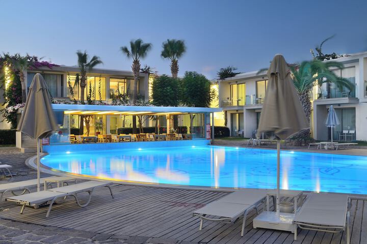 Hotel Pool