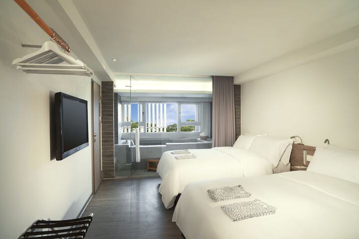 Room 8 of 40