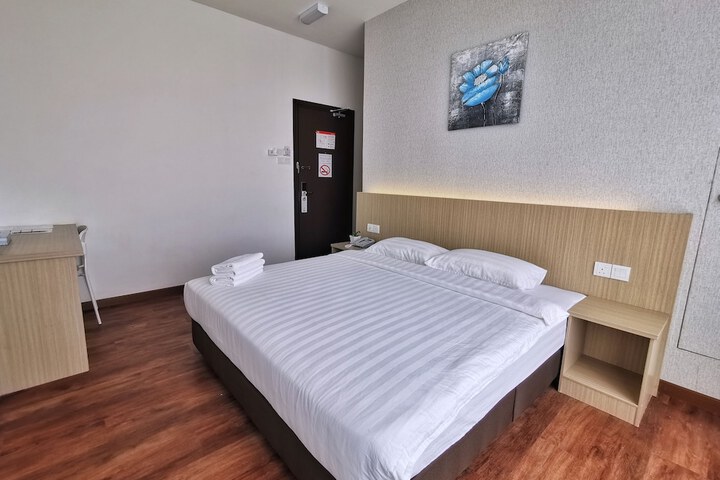 Room 10 of 25