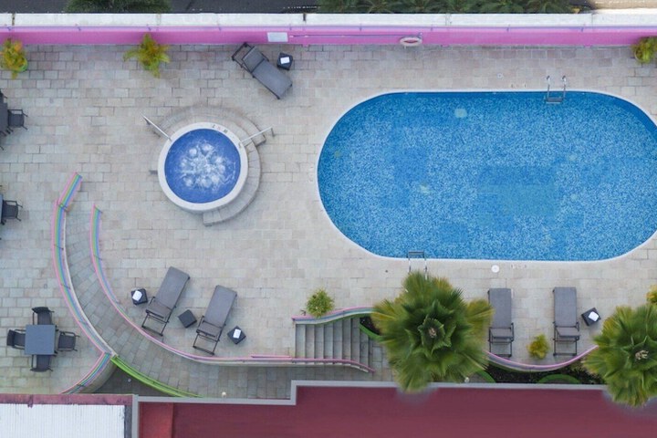 Pool 13 of 16