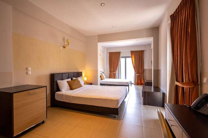 Room 13 of 35