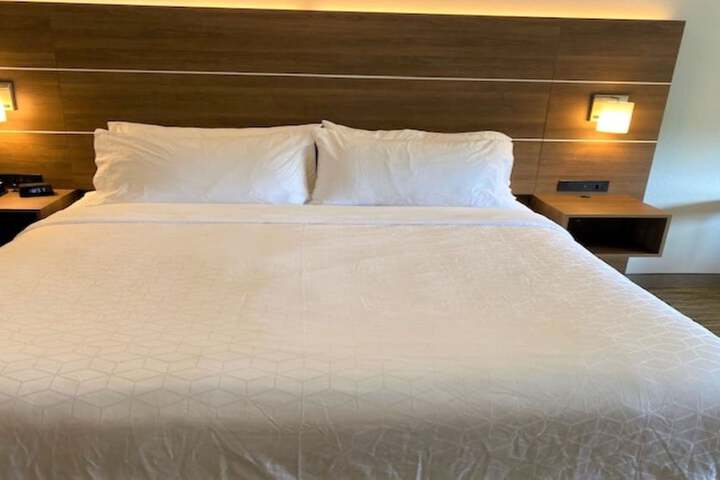 Standard King Bed Accessible (3 of 9)