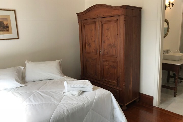 Room 30 of 53