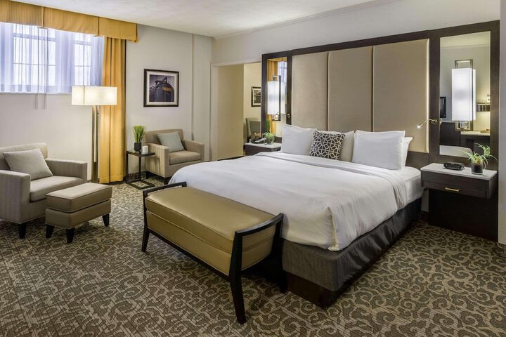 1 Queen Bed (11 of 14)
