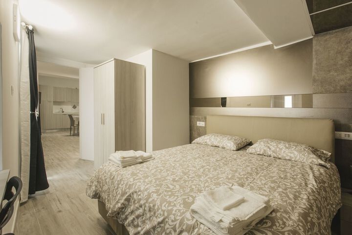 Room 142 of 182