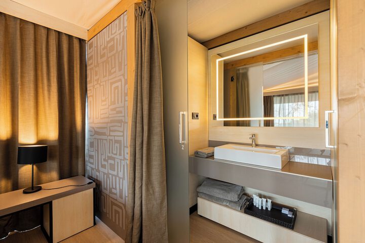 Room 14 of 33