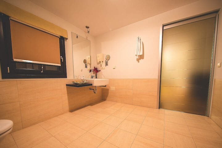 Room 50 of 75
