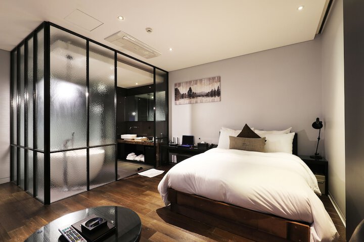 Room 16 of 51