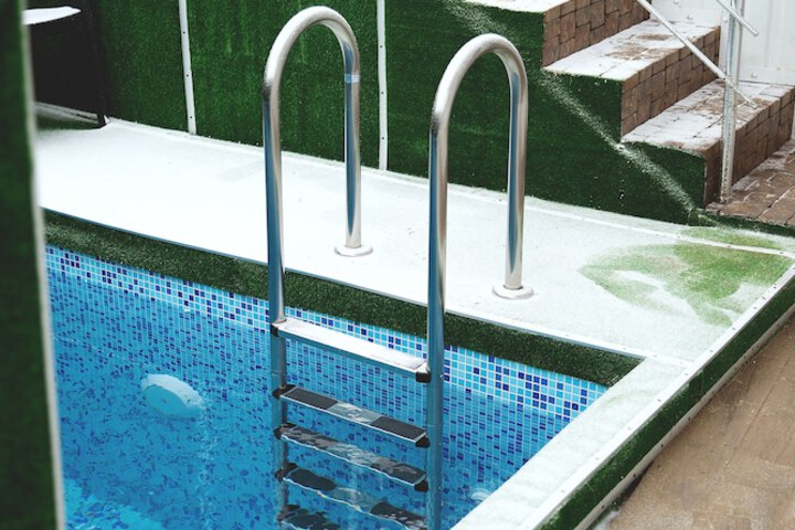 Pool 40 of 60