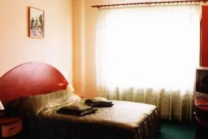 Room 4 of 5