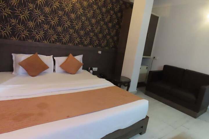 Room 15 of 26