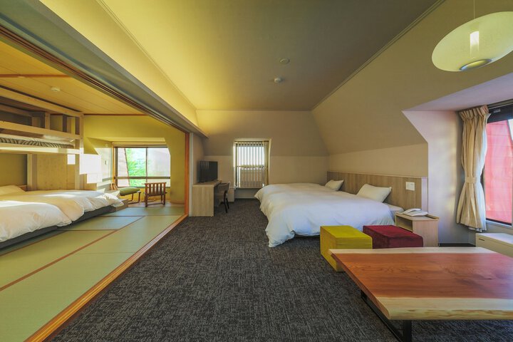 Room 13 of 37