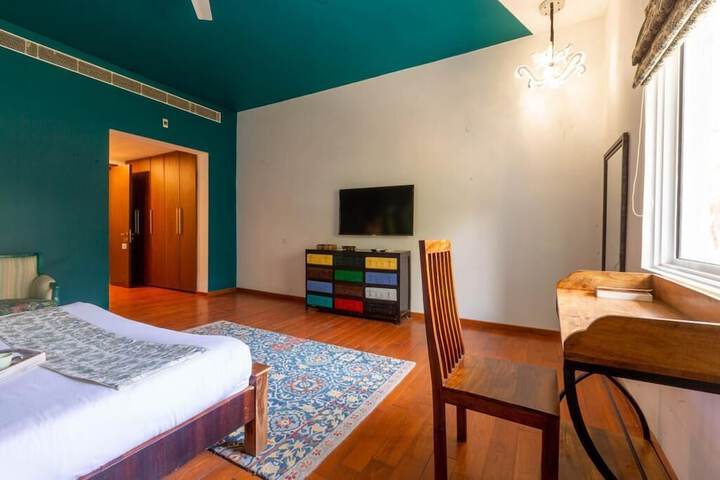 Room 28 of 132