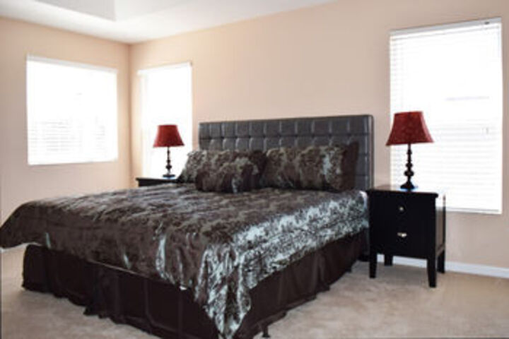 Room 32 of 76