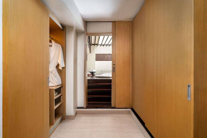 Room 52 of 264