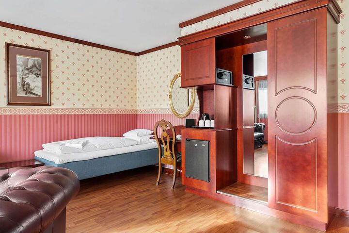 Room 21 of 48