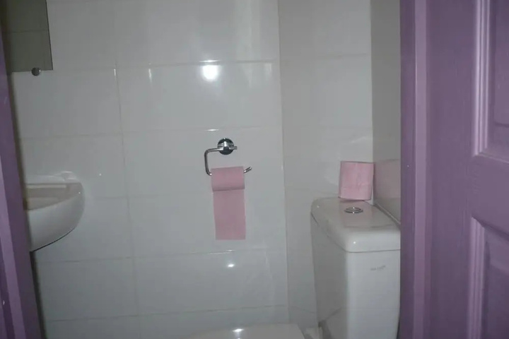 Room 9 of 18