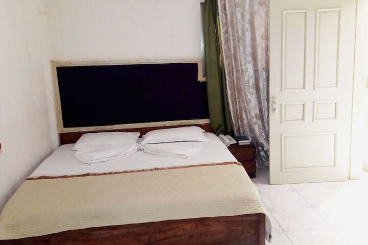Room 16 of 33