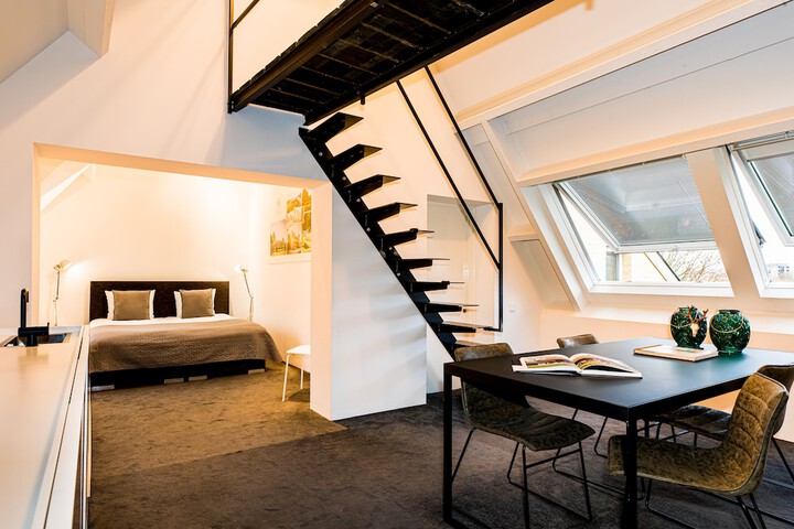 Room 28 of 214
