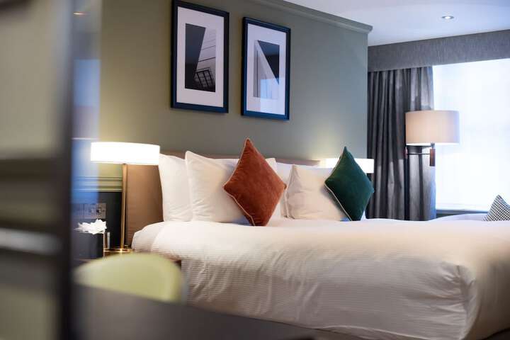 Room 10 of 72