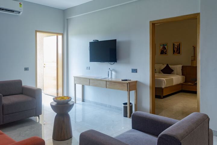 Room 11 of 24