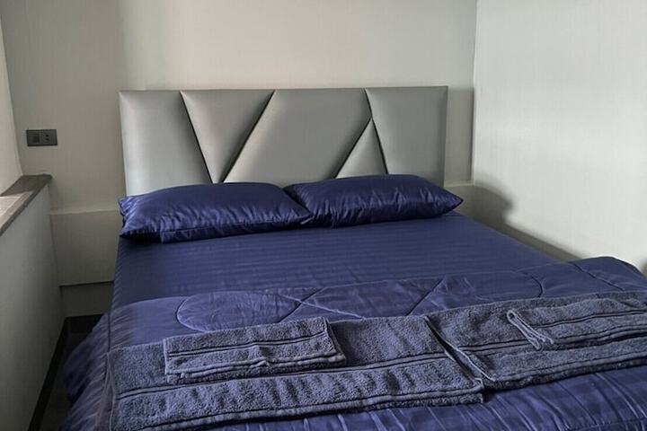 Room 16 of 38
