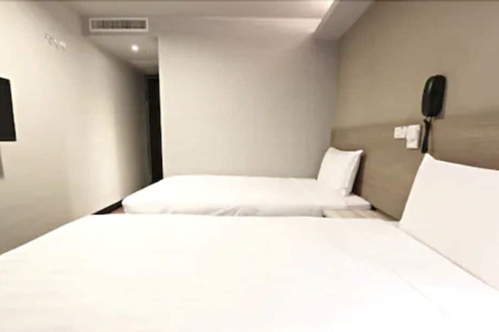 Room 19 of 29