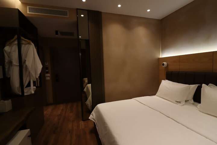 Room 31 of 112