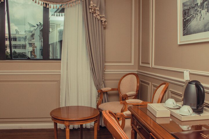 Room 93 of 198
