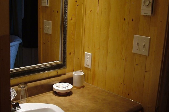 Room 6 of 19