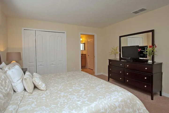 Room 6 of 19
