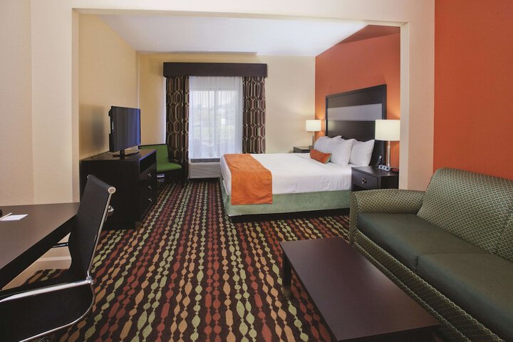 1 King Bed Accessible (8 of 10)