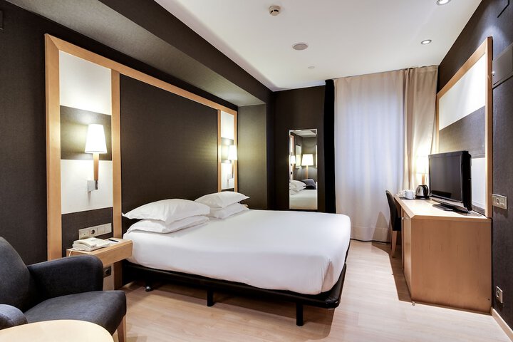 Room 16 of 111