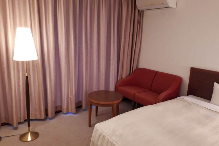 Room 7 of 19
