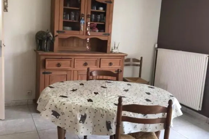 Room 2 of 10