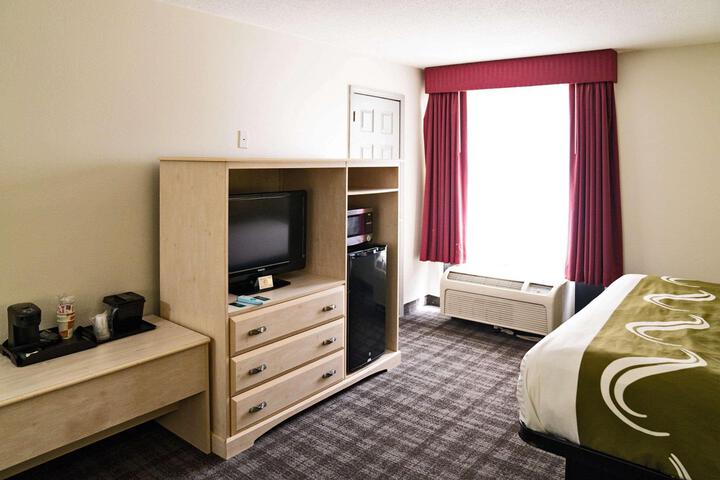1 King Bed (10 of 12)